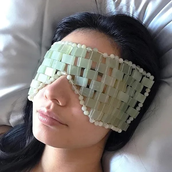 Aventurine Green Jade Eye Mask - CH21EA03 5 How to use jade mask 3