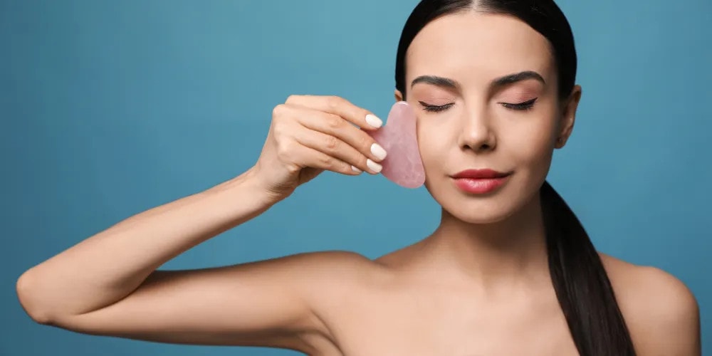 How to Incorporate a Gua Sha Tool into Your Skincare Routine: Frequency and Tips 2 How to Use a Gua Sha Tool