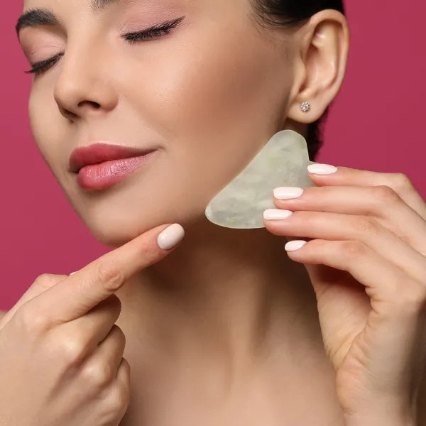 How to Incorporate a Gua Sha Tool into Your Skincare Routine: Frequency and Tips 3 gua sha tool tips